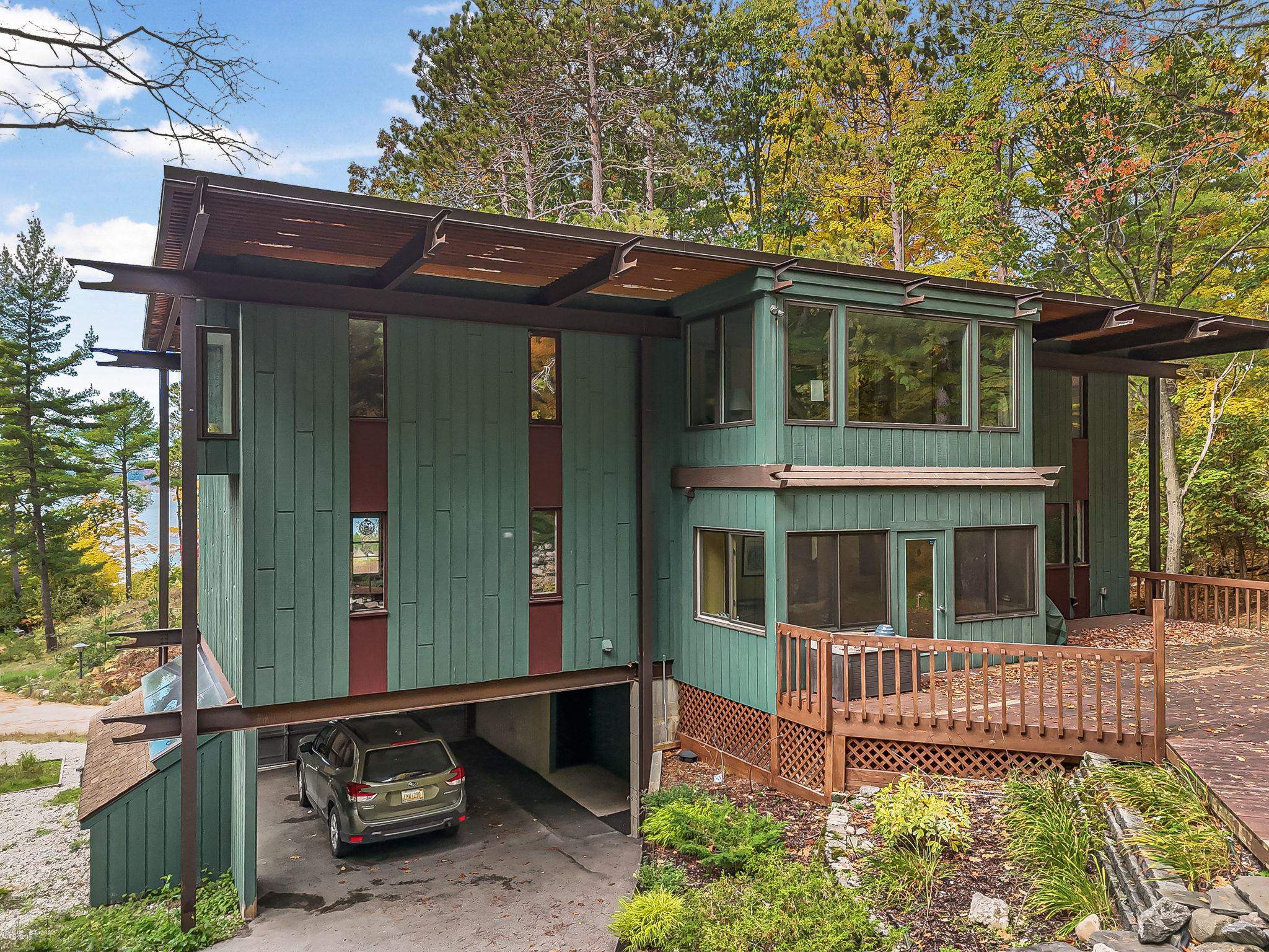 6644 Peninsula Drive