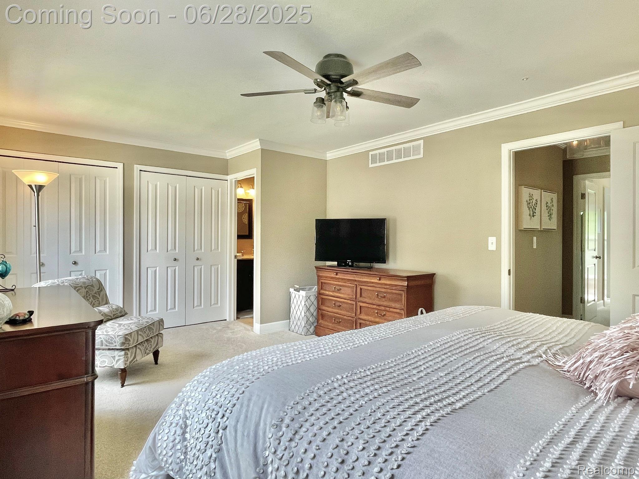 Rochester Hills City, Michigan 48306, United States, 3 Bedrooms Bedrooms, ,3 BathroomsBathrooms,Residential,Pending,160118