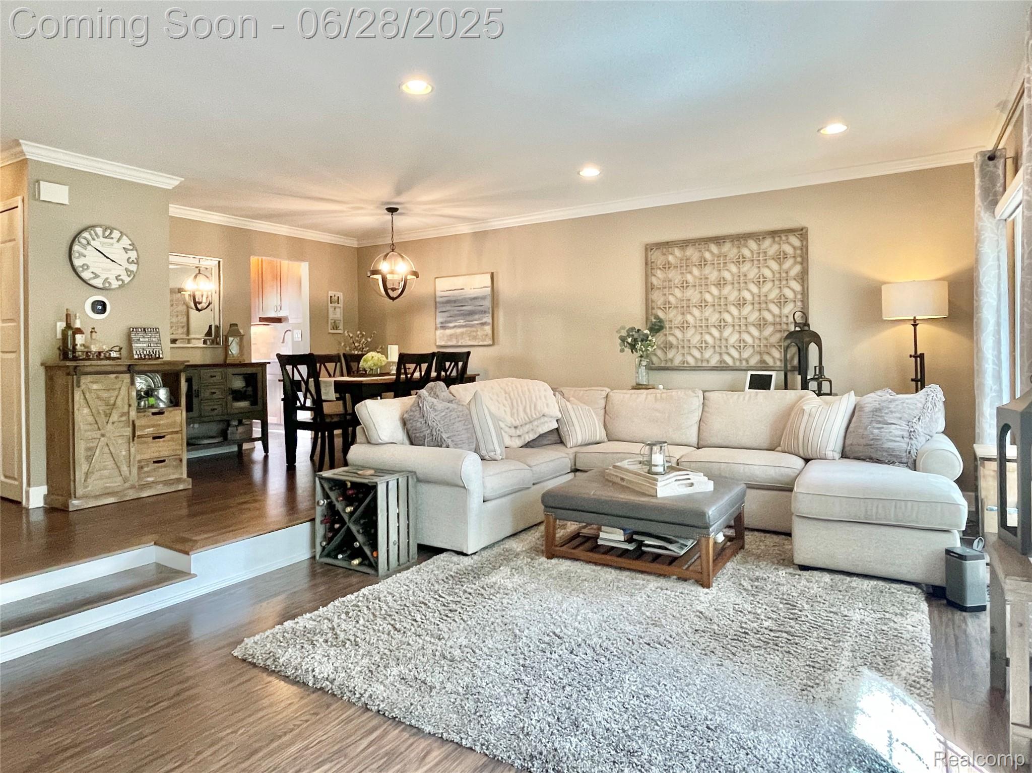 Rochester Hills City, Michigan 48306, United States, 3 Bedrooms Bedrooms, ,3 BathroomsBathrooms,Residential,Pending,160118