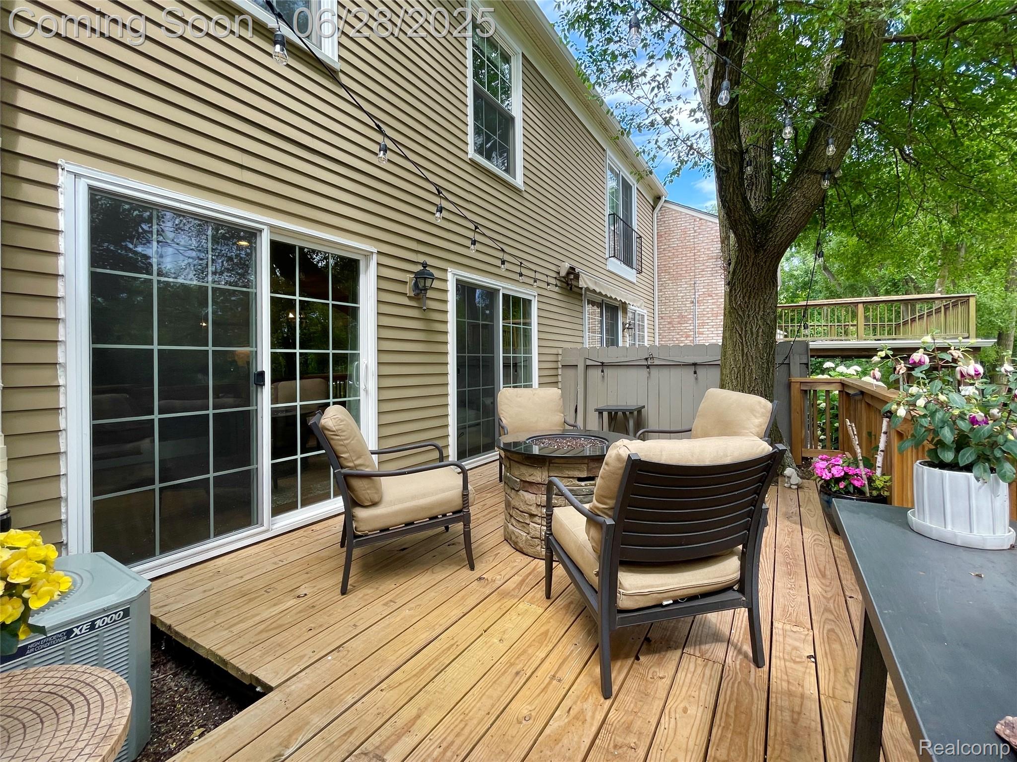 Rochester Hills City, Michigan 48306, United States, 3 Bedrooms Bedrooms, ,3 BathroomsBathrooms,Residential,Pending,160118