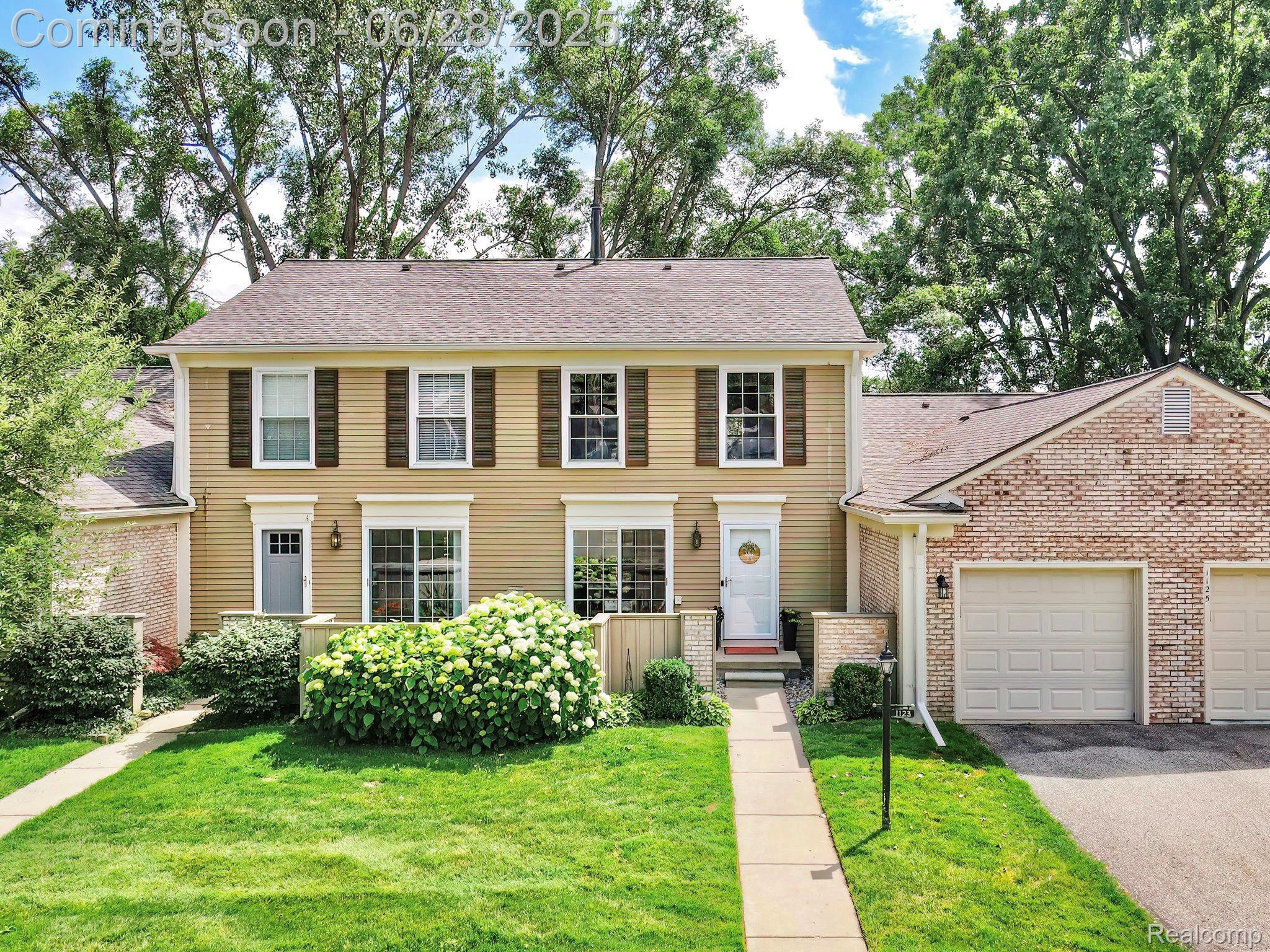 Rochester Hills City, Michigan 48306, United States, 3 Bedrooms Bedrooms, ,3 BathroomsBathrooms,Residential,Pending,160118