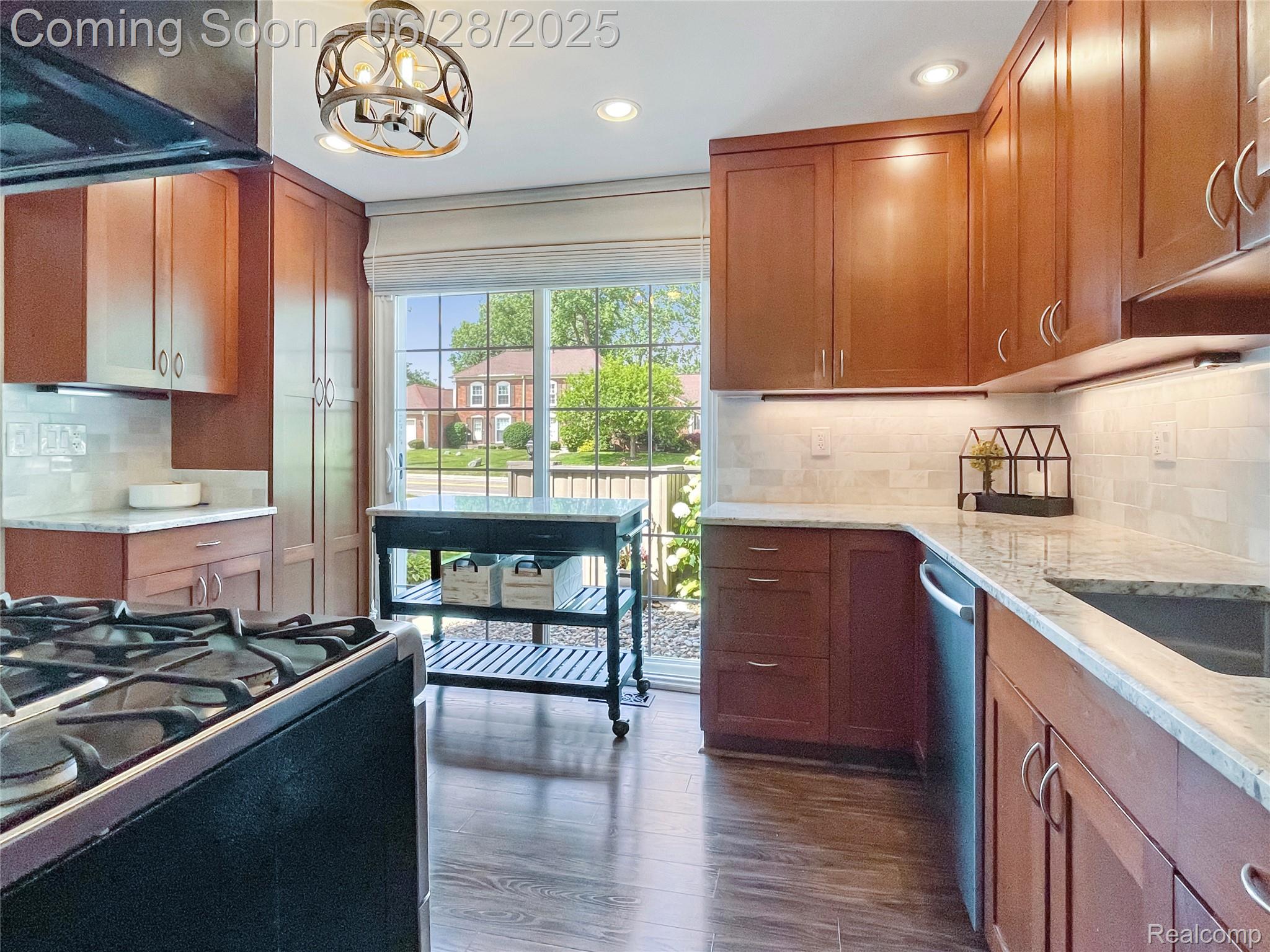 Rochester Hills City, Michigan 48306, United States, 3 Bedrooms Bedrooms, ,3 BathroomsBathrooms,Residential,Pending,160118