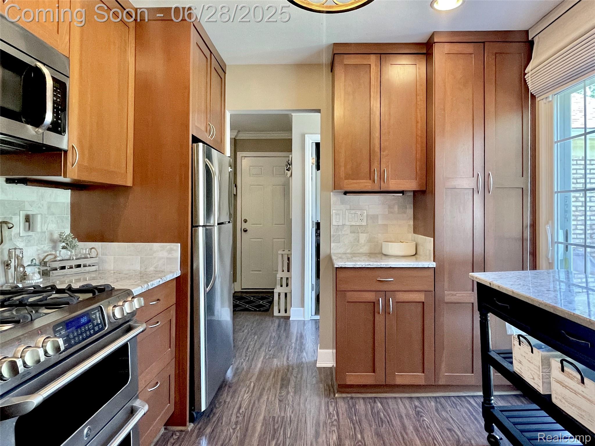 Rochester Hills City, Michigan 48306, United States, 3 Bedrooms Bedrooms, ,3 BathroomsBathrooms,Residential,Pending,160118