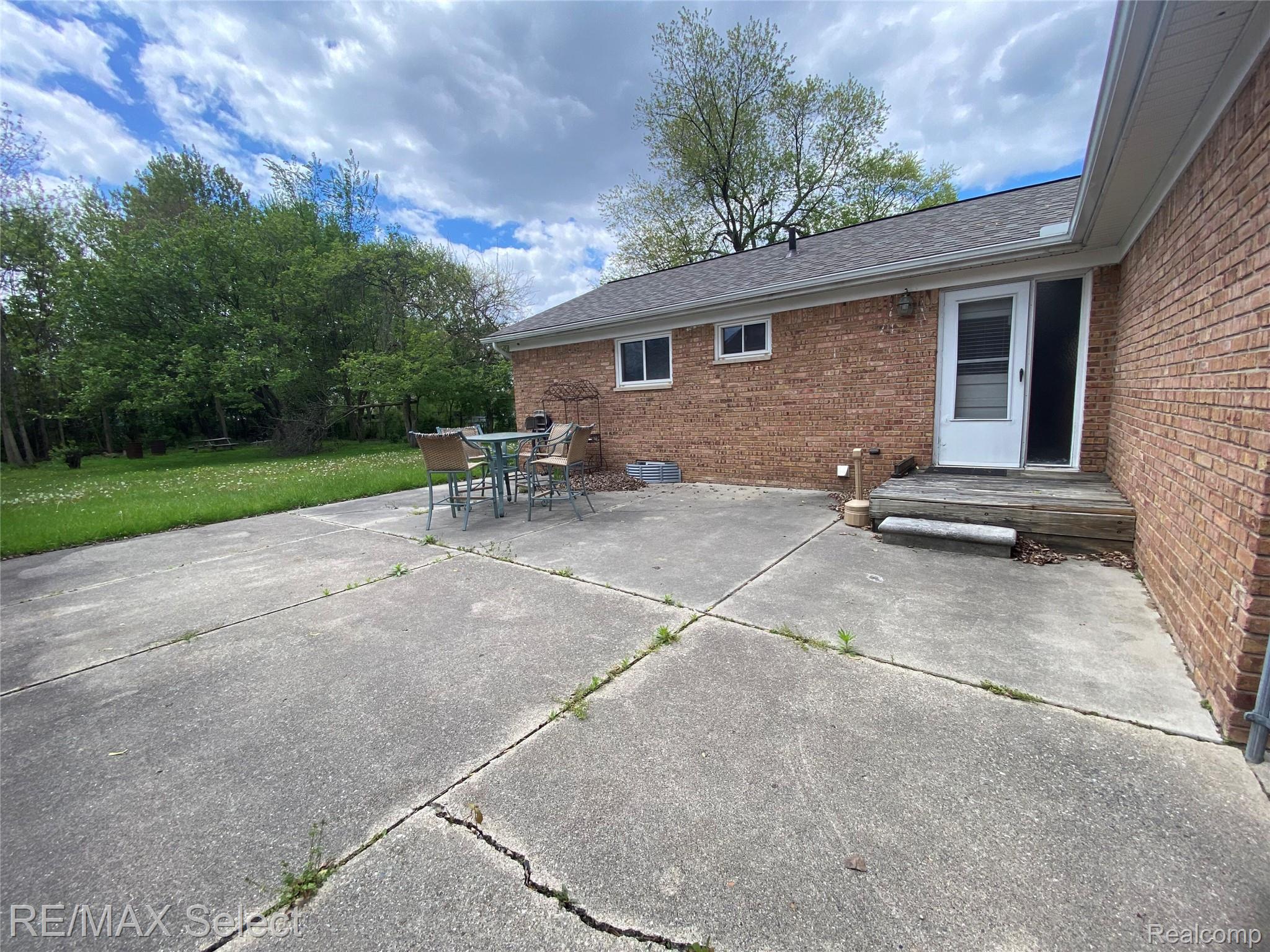 607 W Girard Avenue