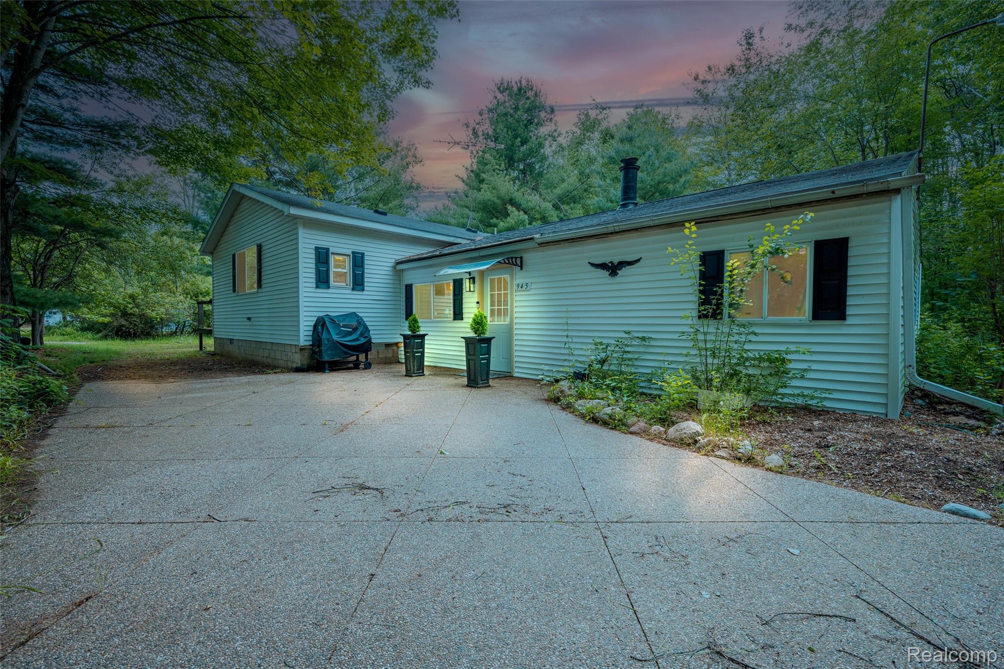 945 N Hockaday Road