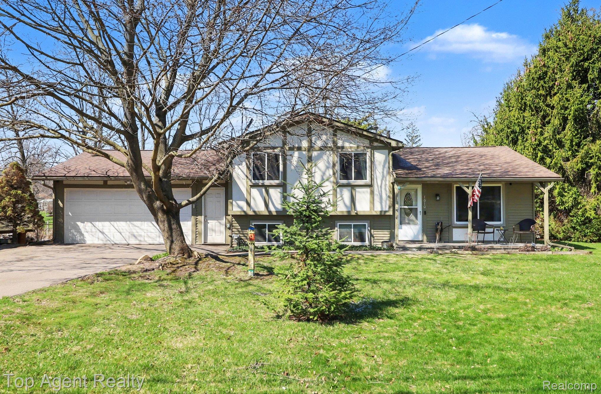 1010 Pelham Boulevard