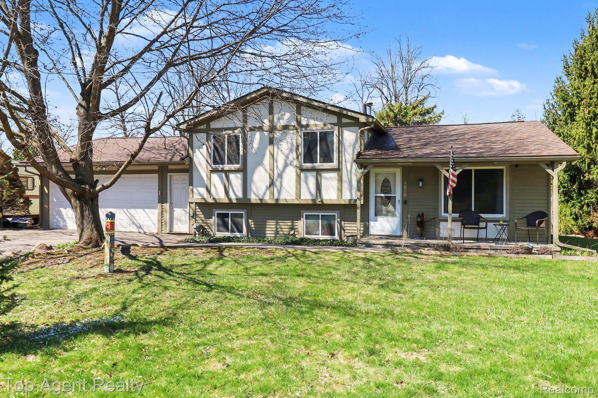 1010 Pelham Boulevard