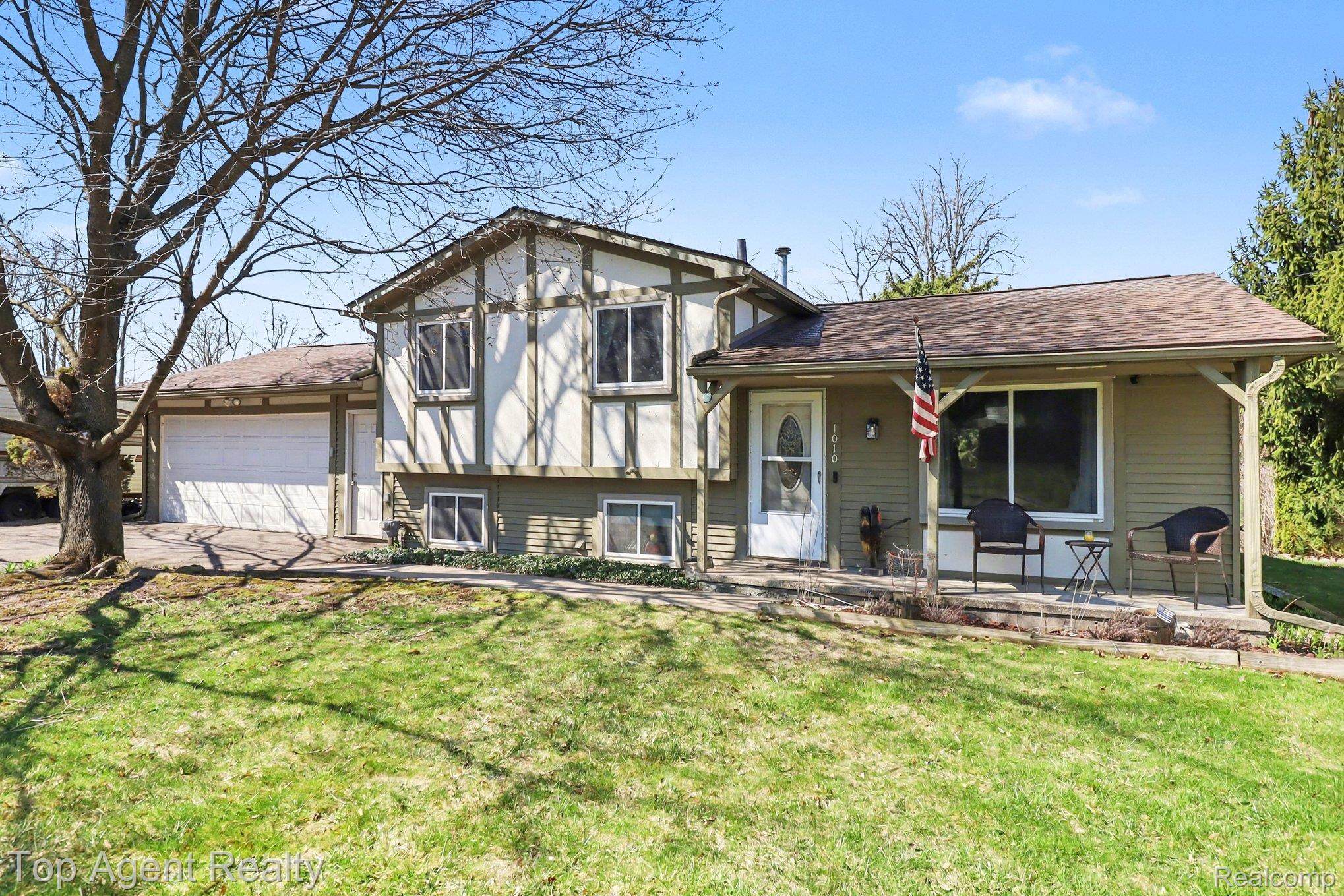 1010 Pelham Boulevard