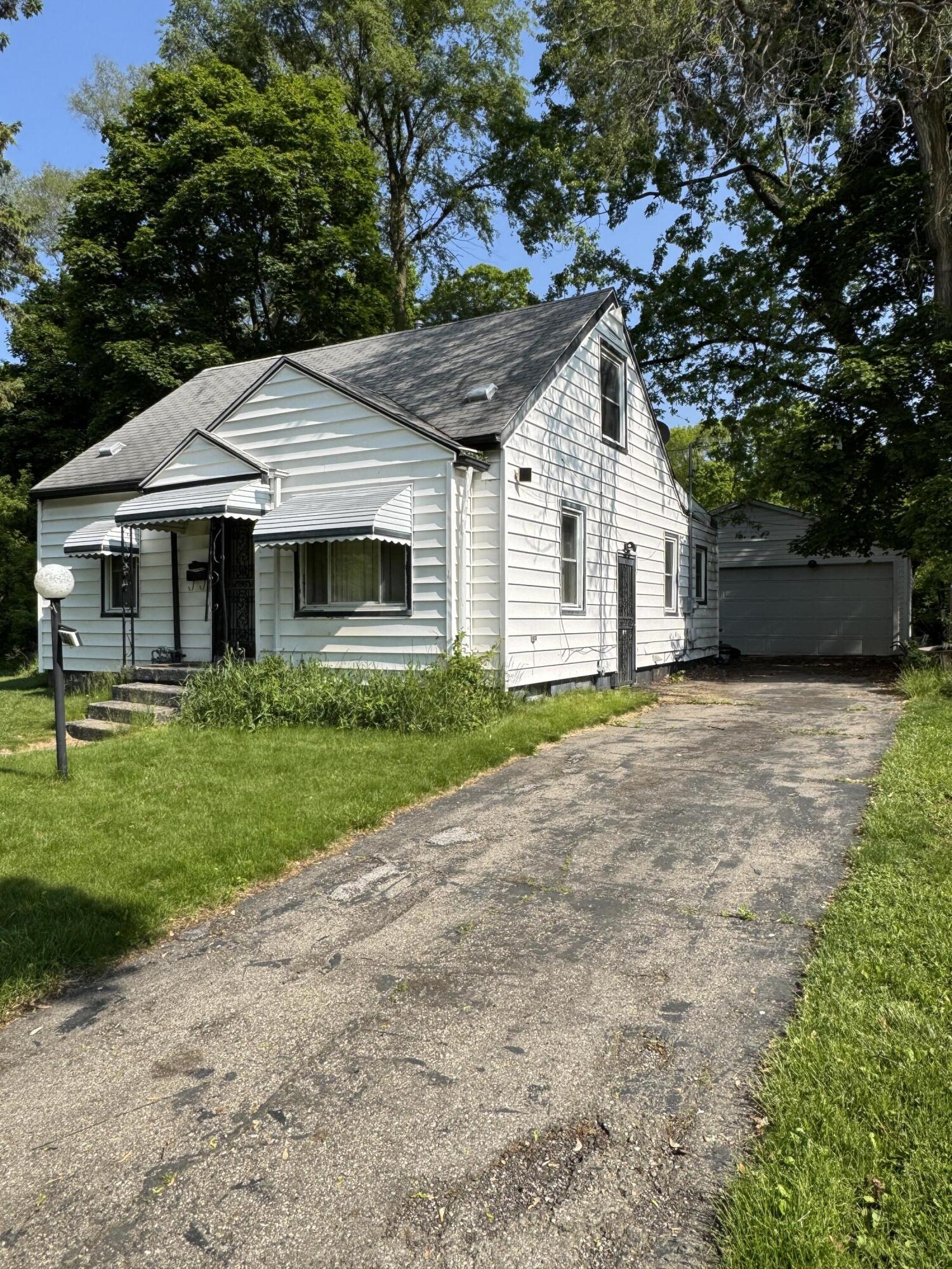 306 E Parkway Avenue