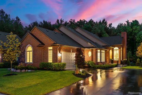 2515 Barberry Drive 21 Shelby Charter Township MI 48316