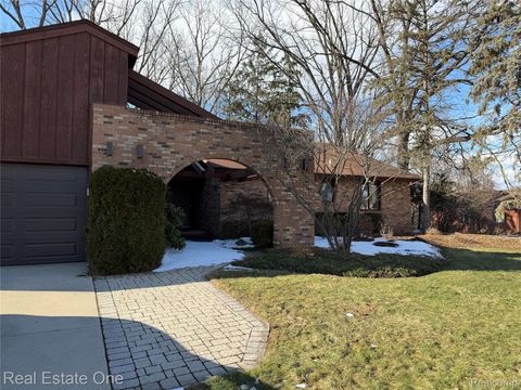 4458 Southmoor Lane West Bloomfield Charter Township MI 48323