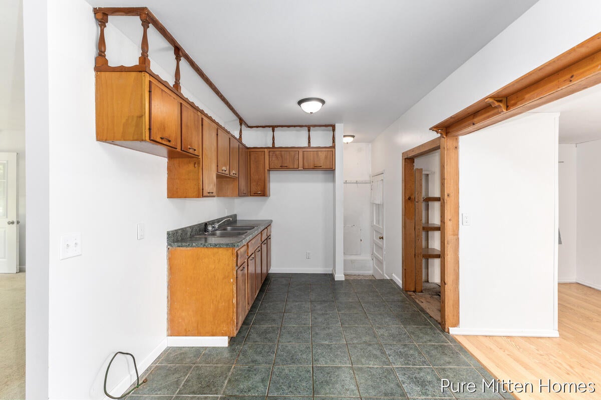 6118 Hawley Highway