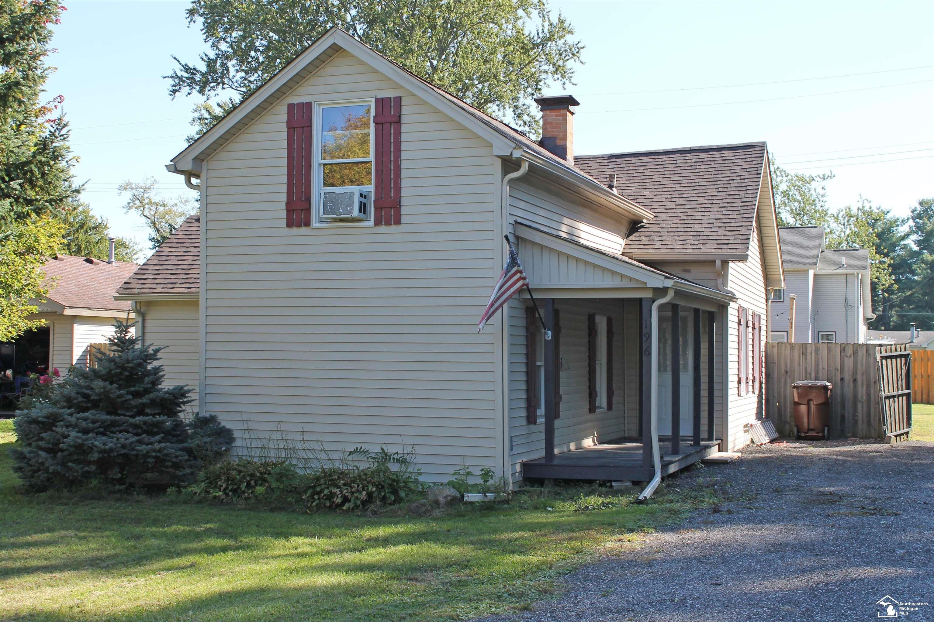 196 E Walnut Road
