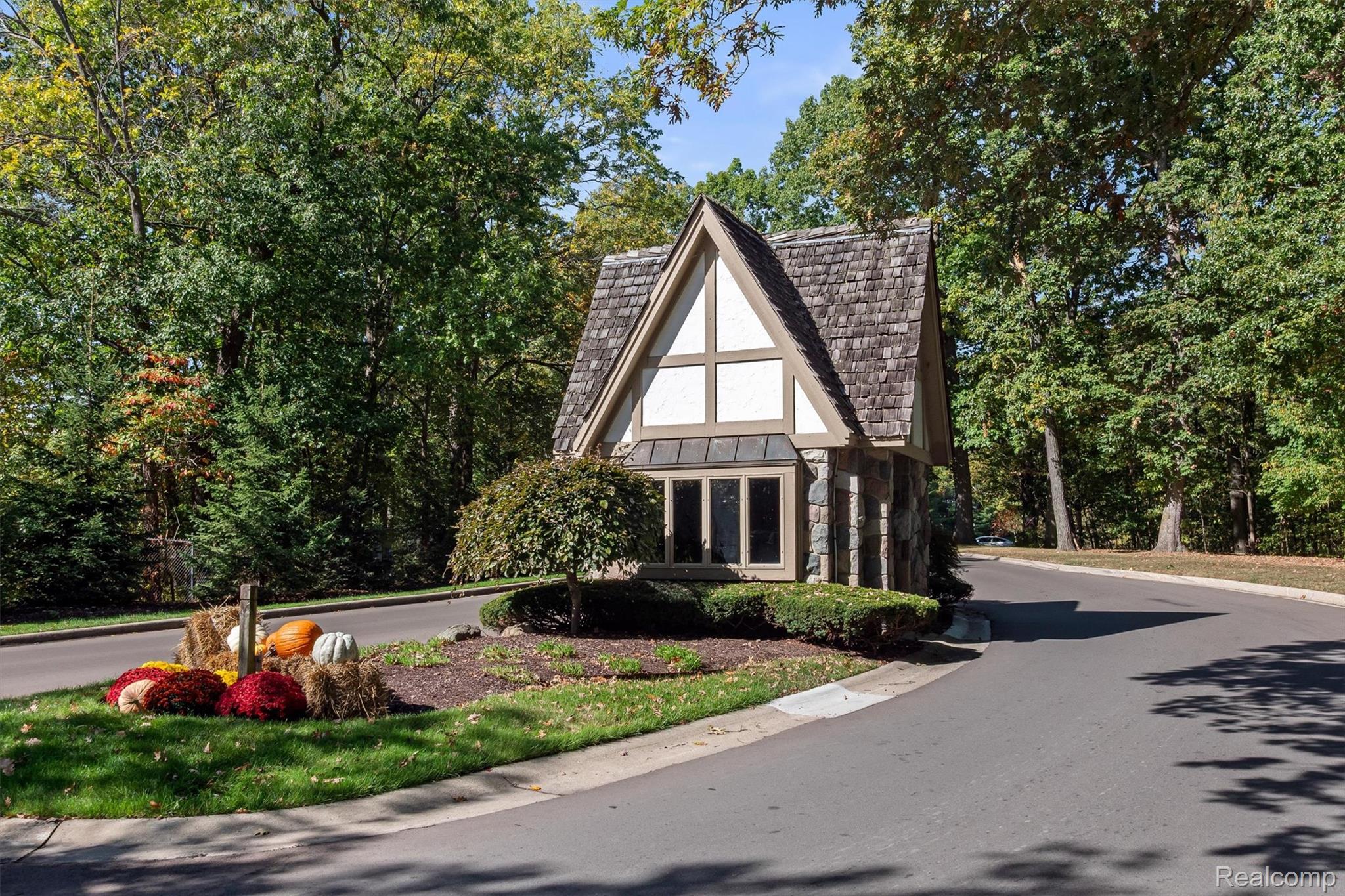 4868 Pine Eagles Court 1