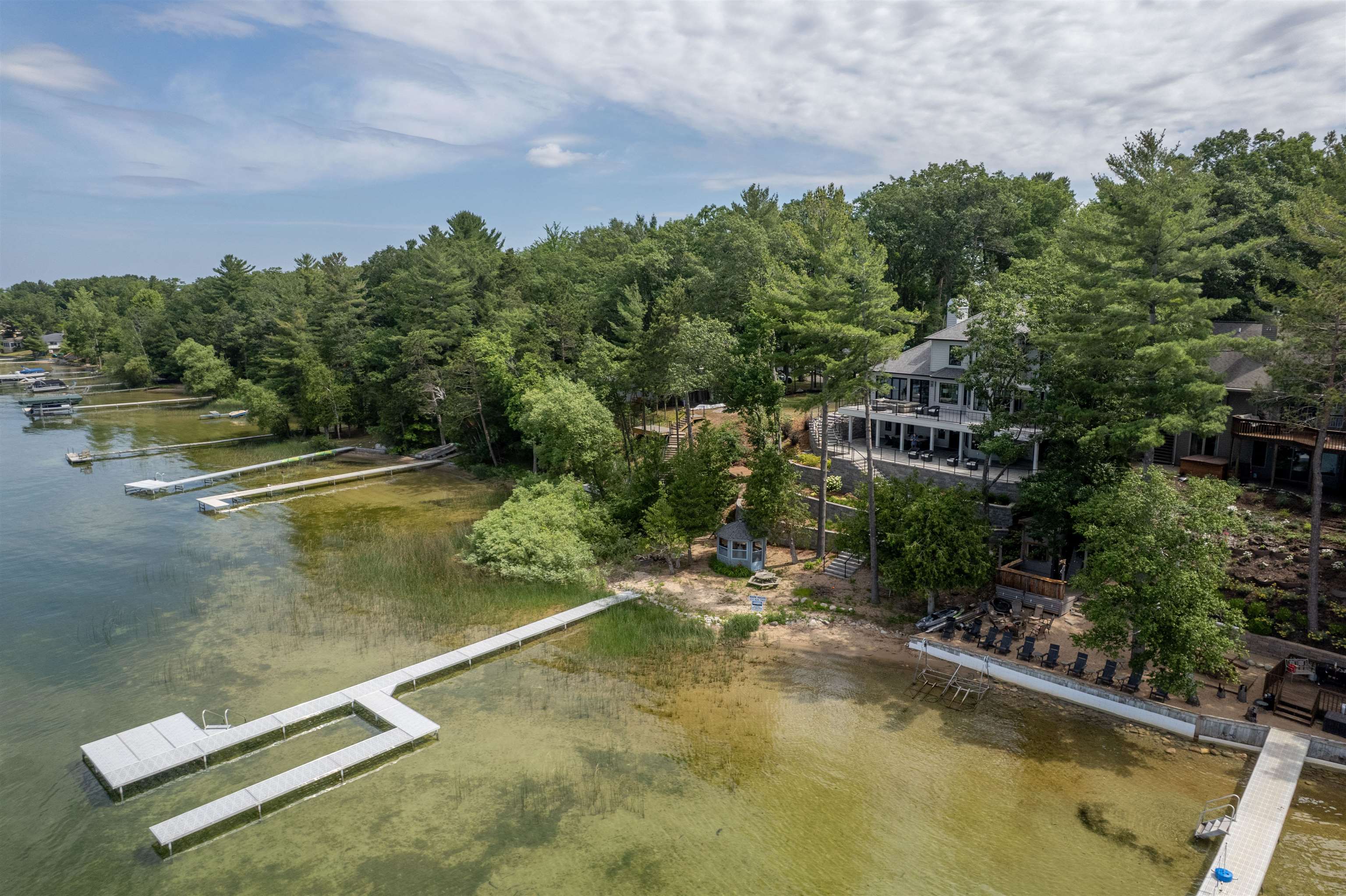 5568 Lakeview Drive