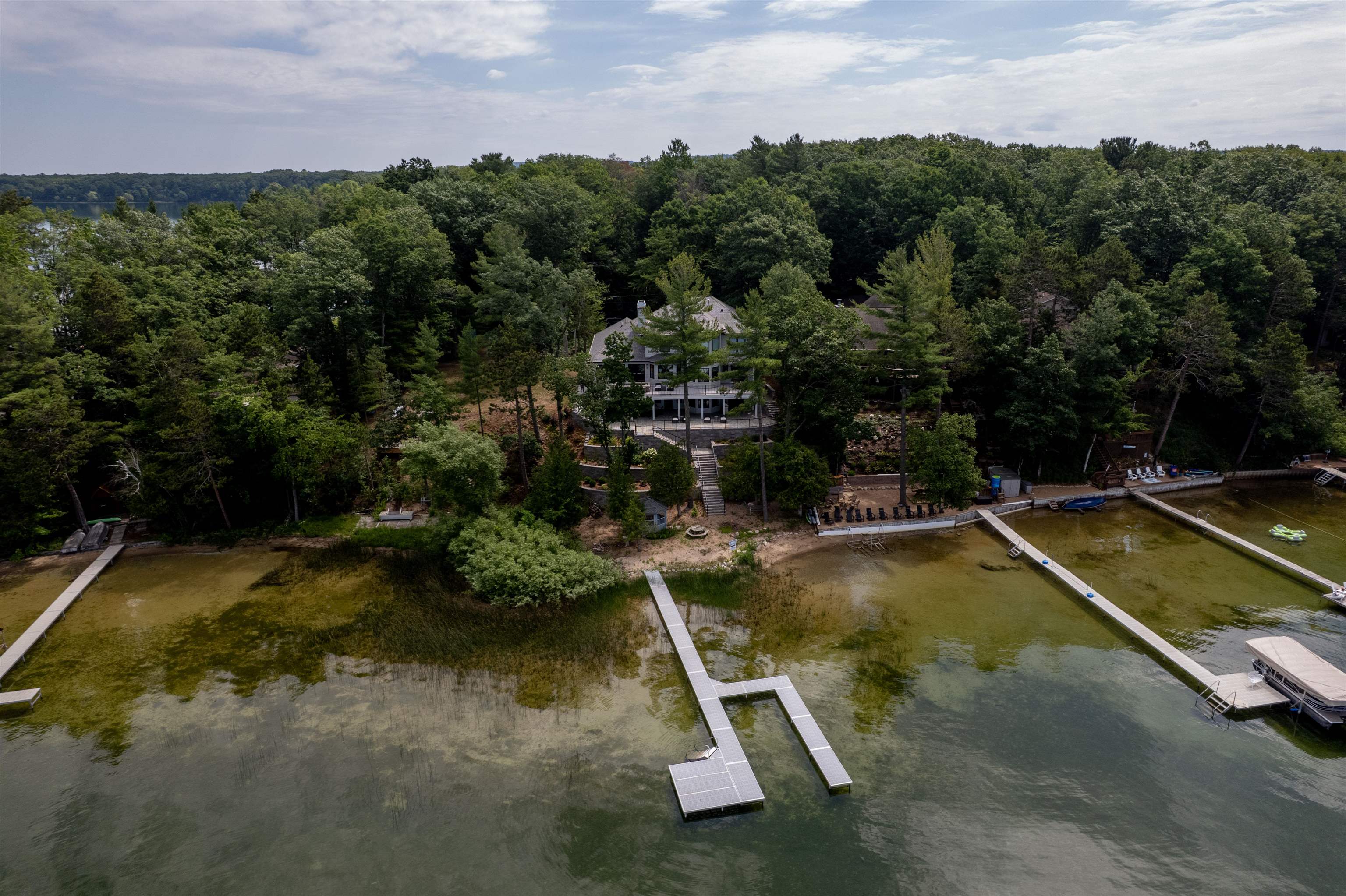 5568 Lakeview Drive