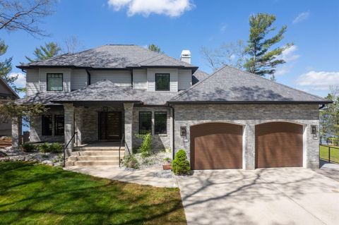 5568 Lakeview Drive Green Lake Township MI 49643