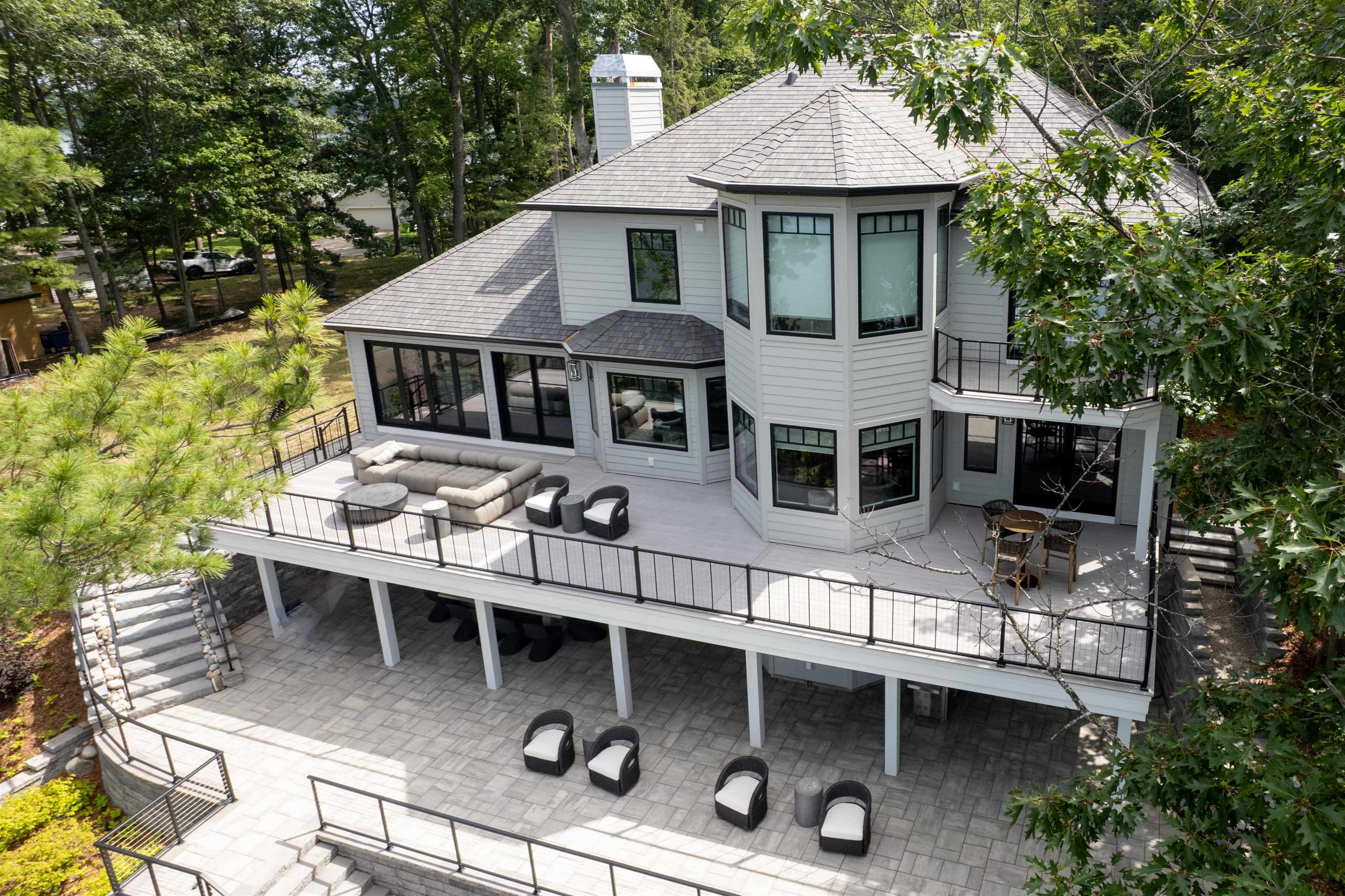 5568 Lakeview Drive
