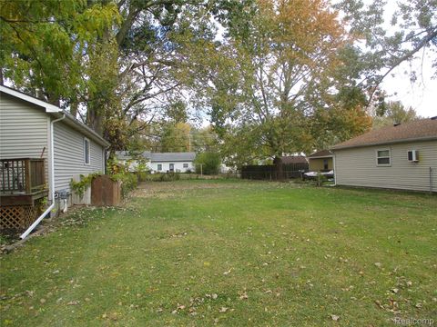 26059 Lamour Street Harrison Charter Township MI 48045