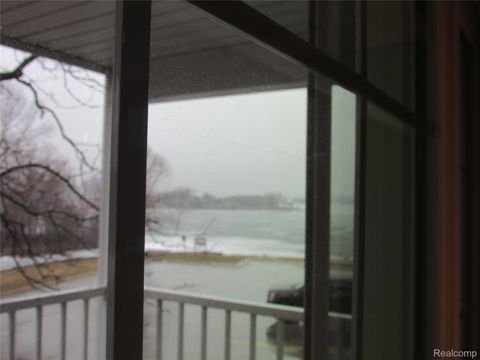 3565 S Port Cove Drive 63 Waterford Charter Township MI 48328