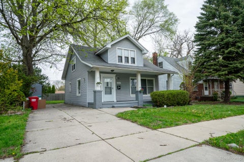Photo of 15315 Semrau Avenue, Eastpointe City, MI 48021 (MLS # 20261085510)