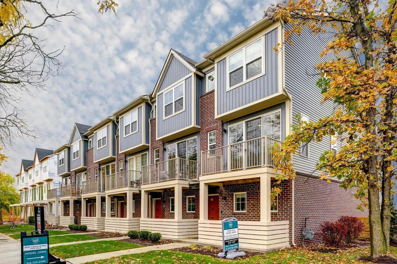 1753 MERRICK Street #8