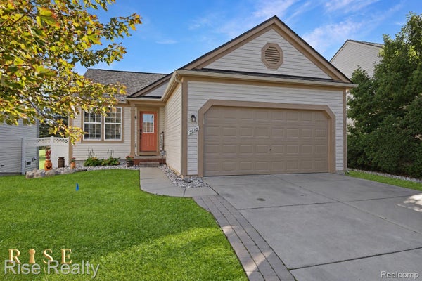 5070 MEADOW CREST CIR, HOLLY, MI 48442 - Image dc58cbea896e77e0c5deccf6c03c57ca/2024801172