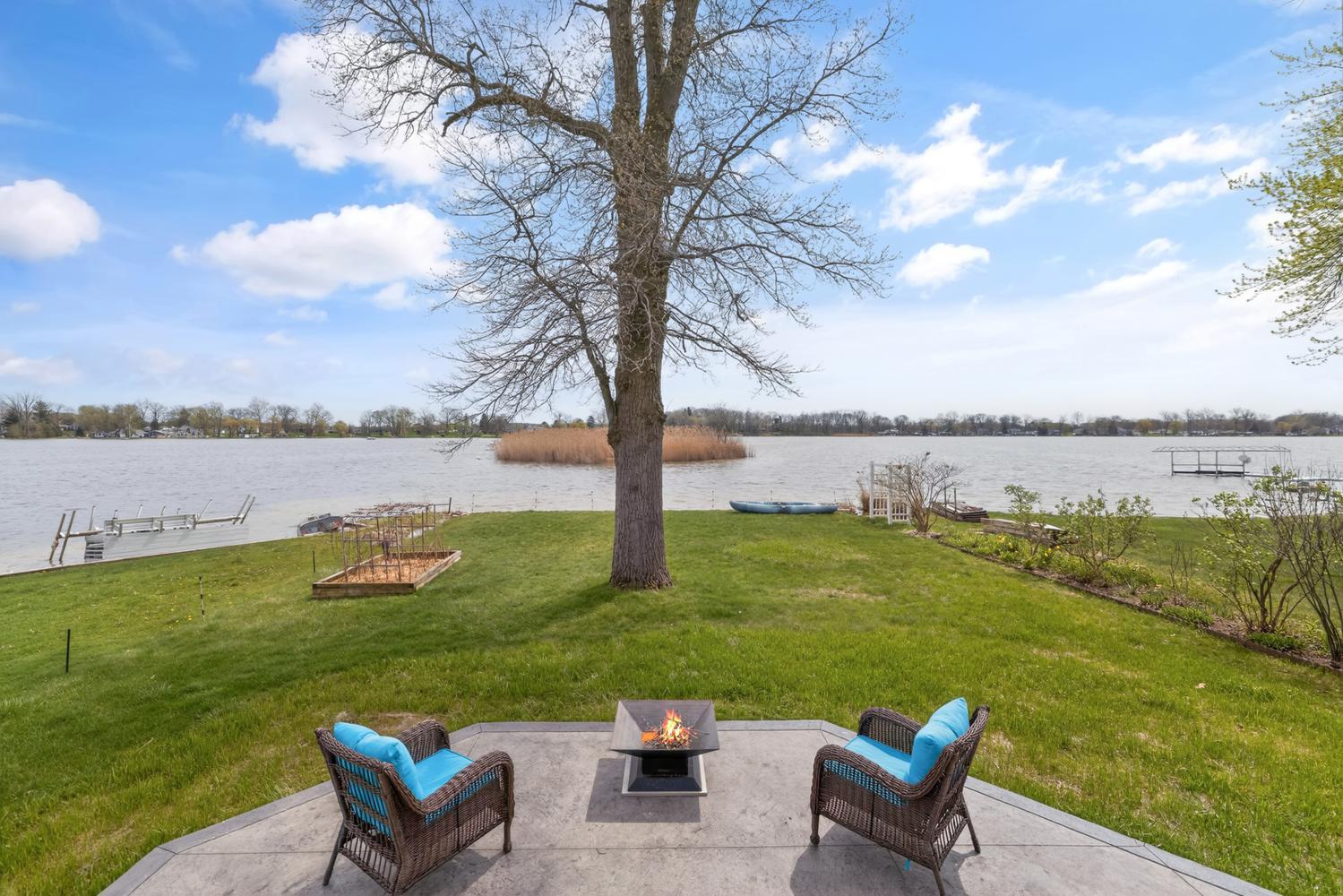 8125 W Long Lake Drive