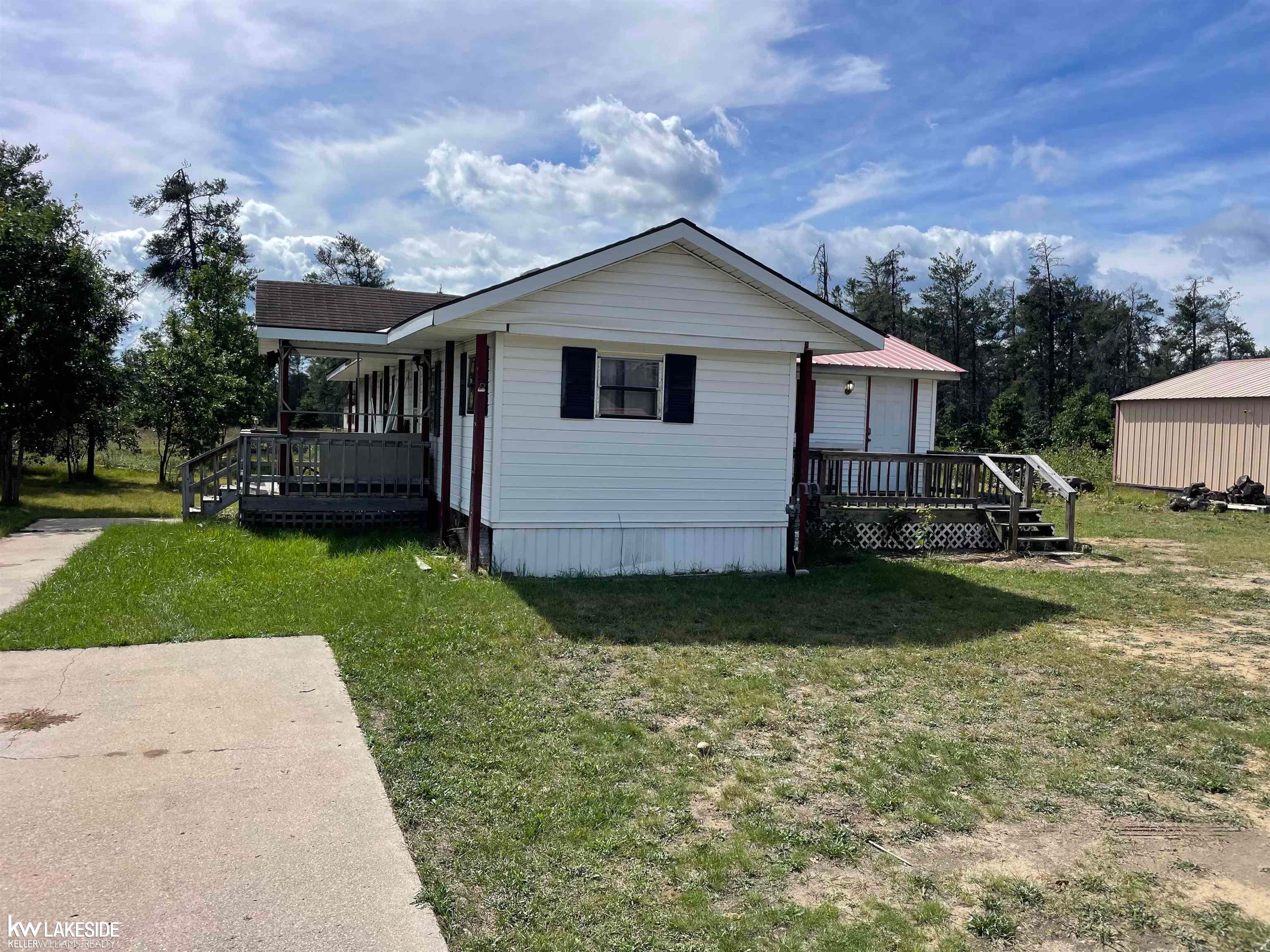 586 S Headquarters Road