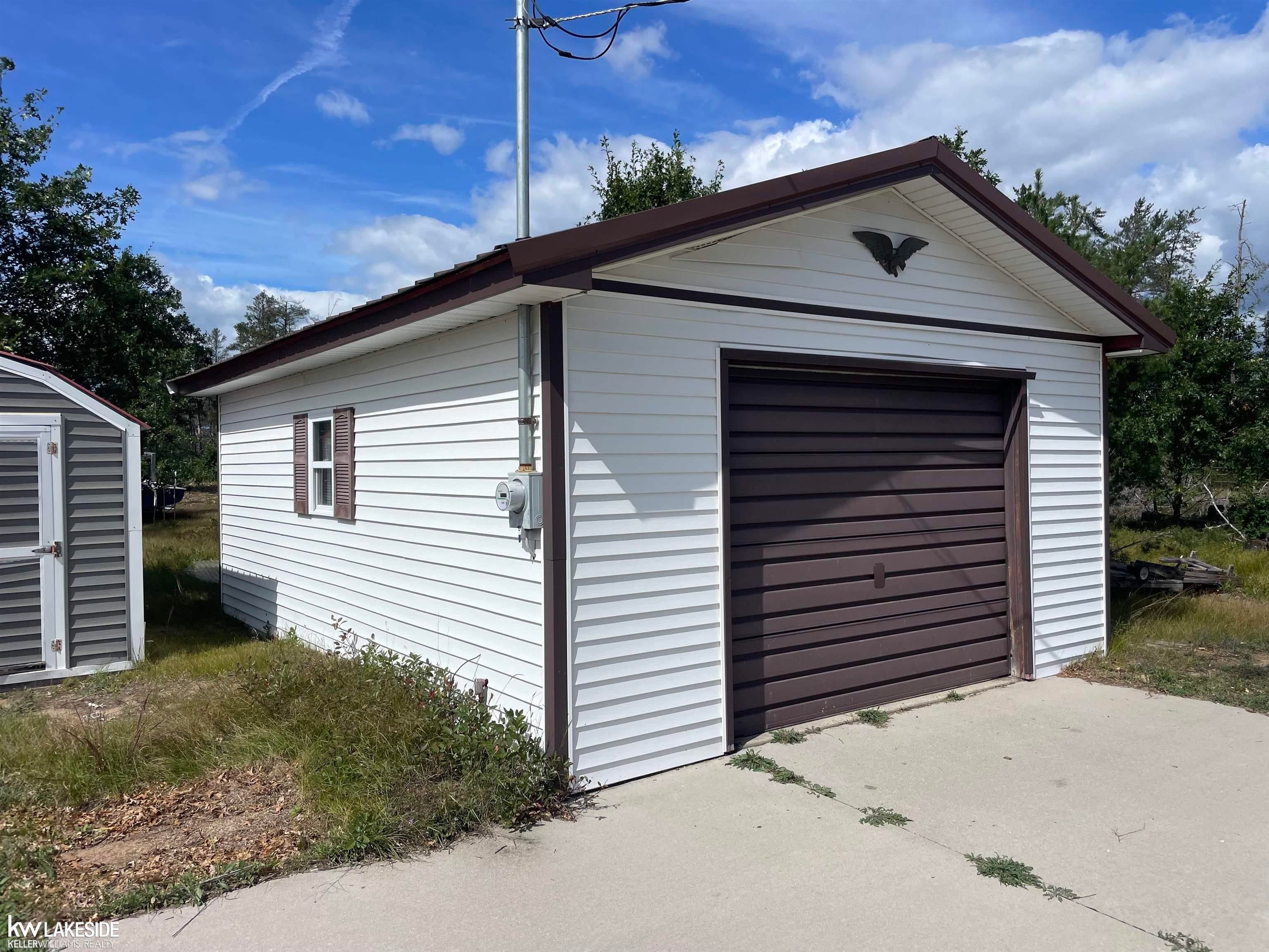 586 S Headquarters Road