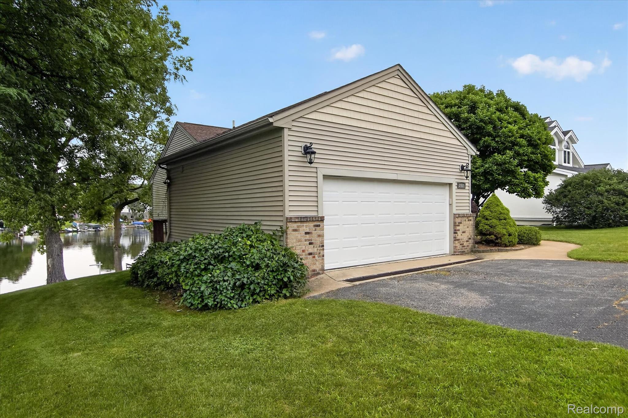 2805 Coral