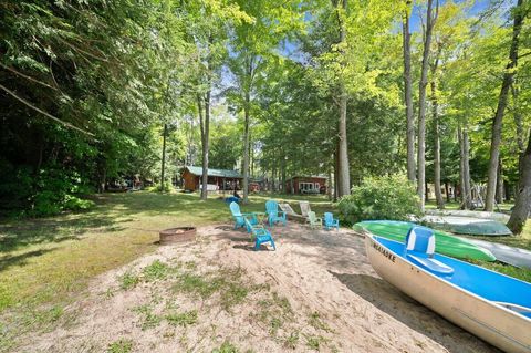 Tiny photo for 20308 Lakeview Drive, Burdell Township, MI 49688 (MLS # 71026013489)