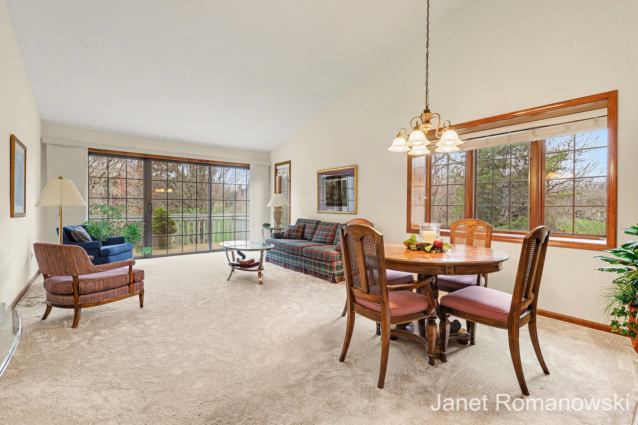 1317 Suncrest Drive NE