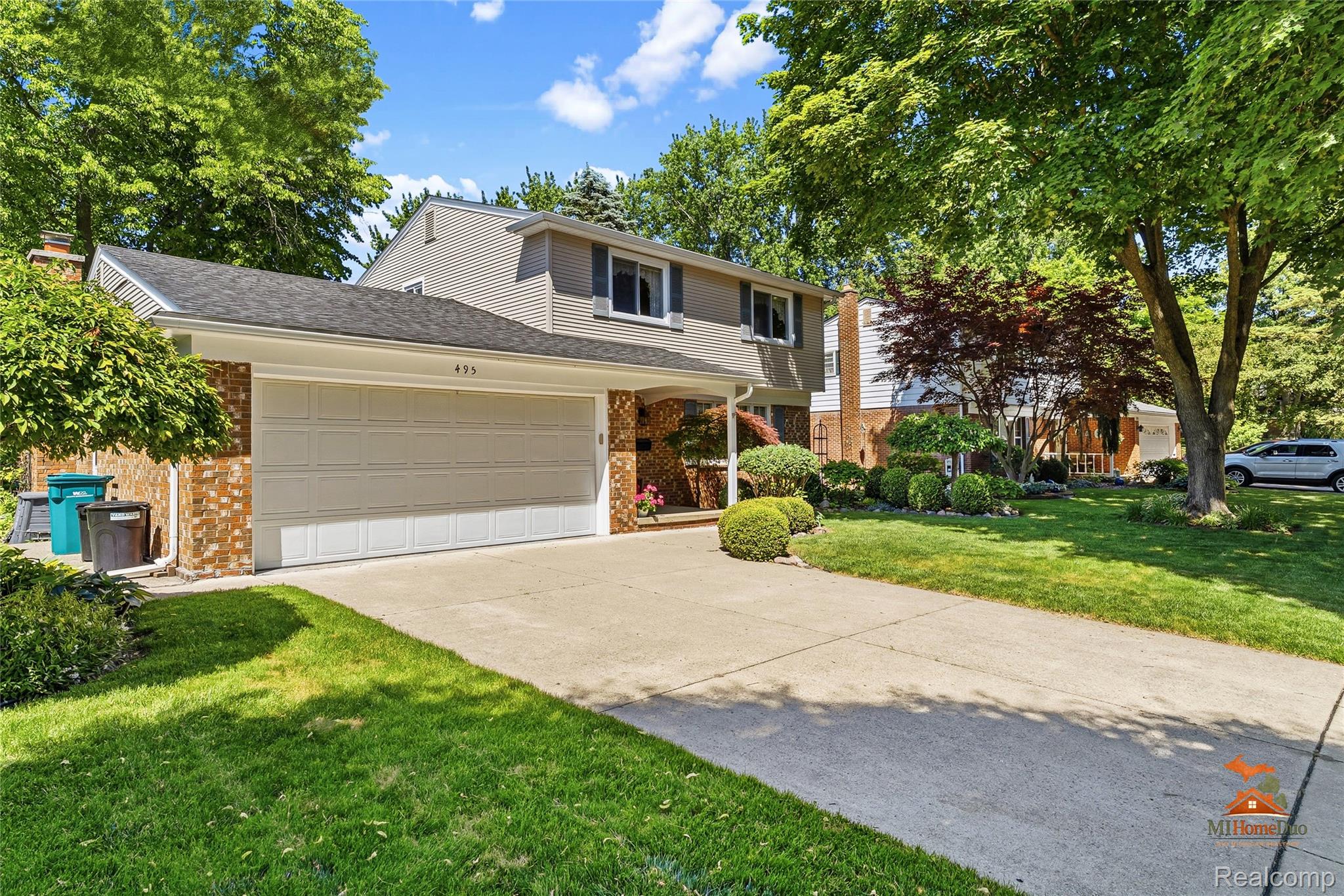 495 Springbrook Crescent