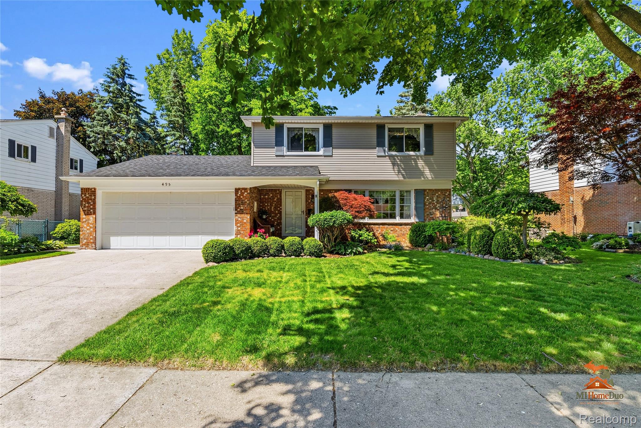 495 Springbrook Crescent