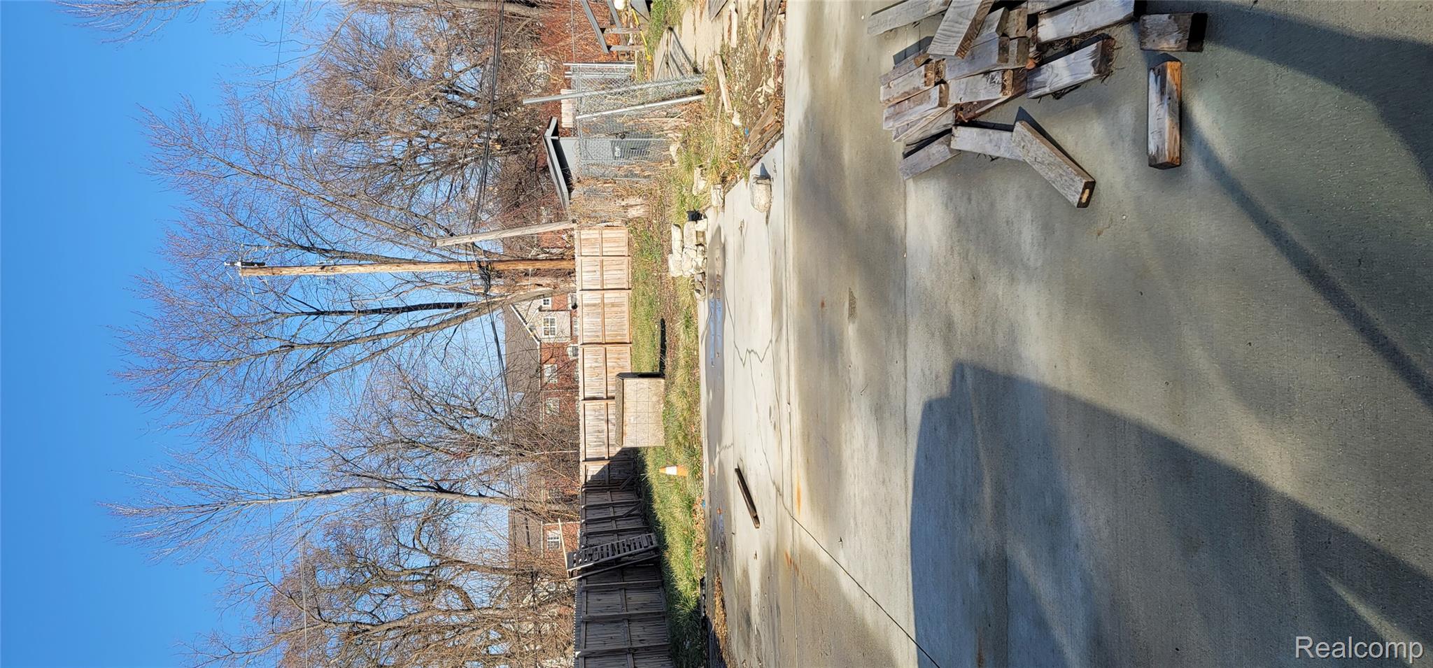 987 E PHILADELPHIA Street