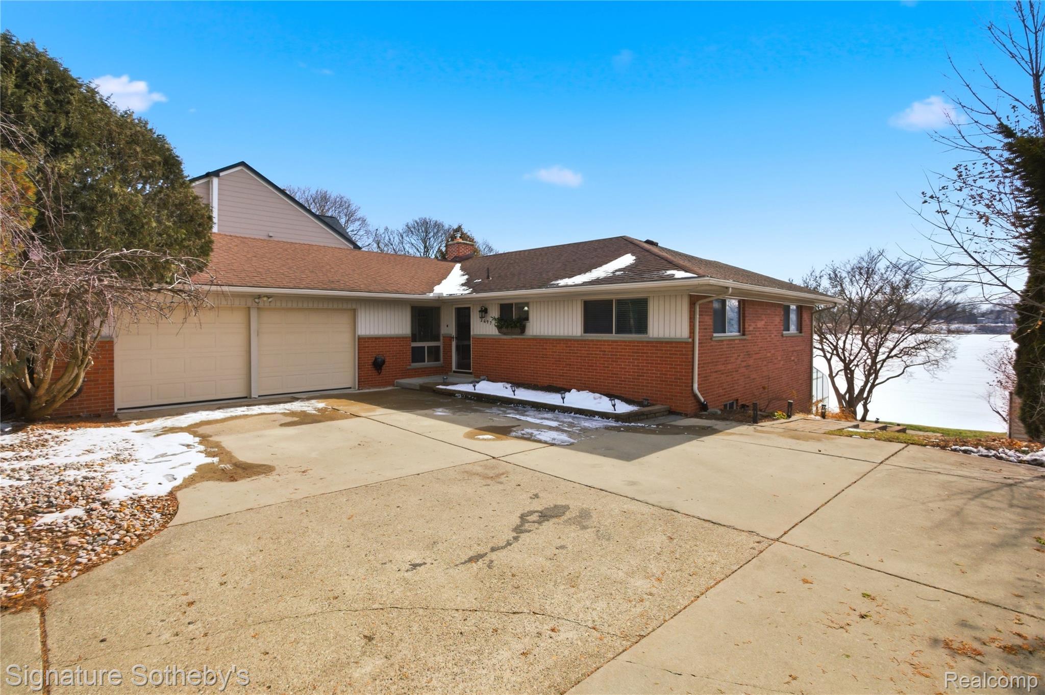 2497 W Walton Boulevard