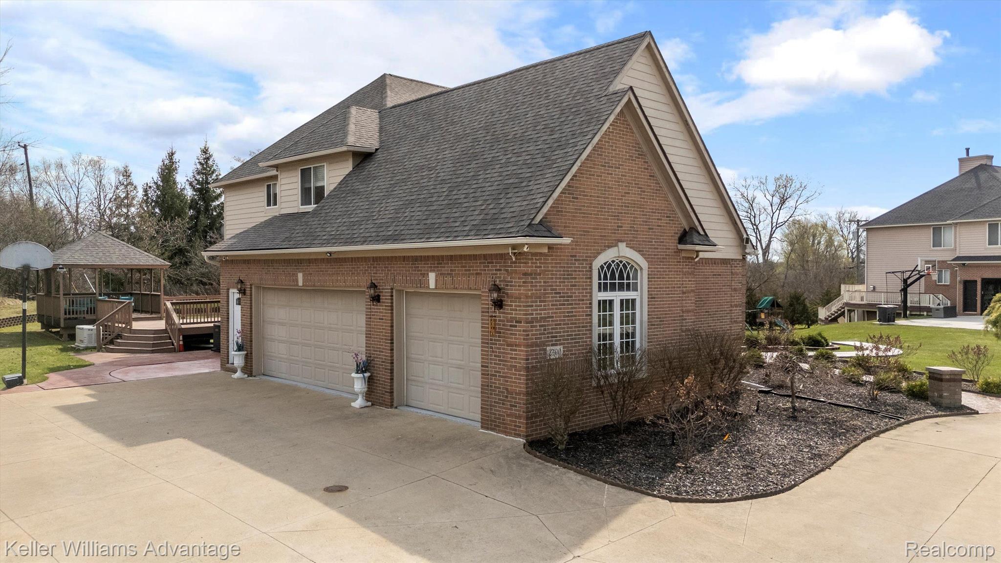 7300 VERONA Drive