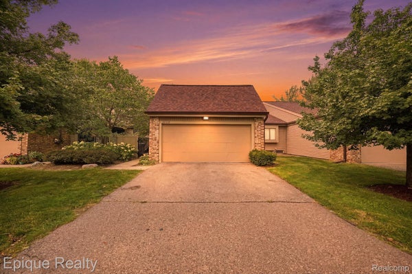 27328 APPLE BLOSSOM LN, SOUTHFIELD, MI 48034 - Image dccd496d1b374d04646dc6eea2f02dea/2234361817