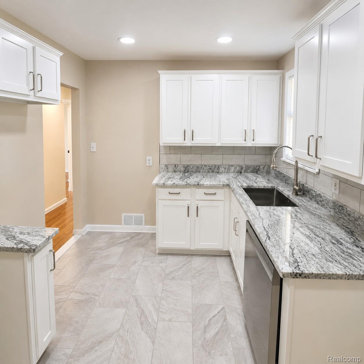 34290 Richard Street