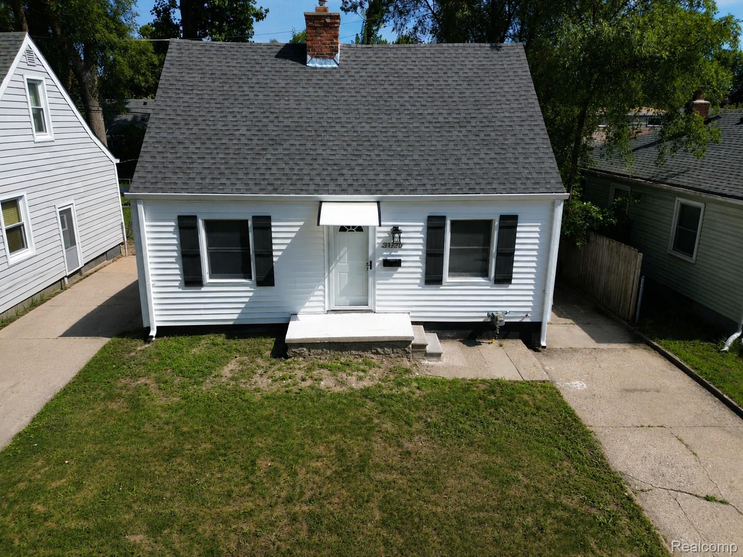 34290 Richard Street