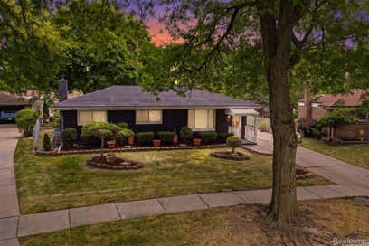 32504 Wareham Drive Warren City MI 48092