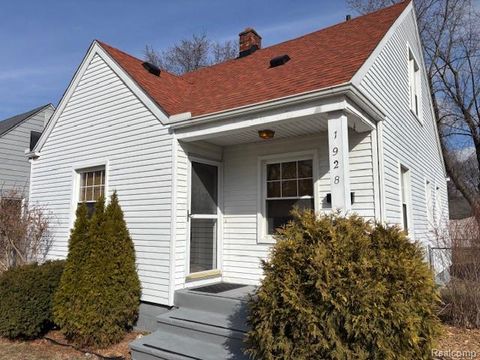 1928 BACON Avenue Berkley City MI 48072