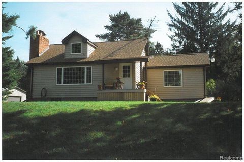 5133 Howard Lake Road Addison Township MI 48367