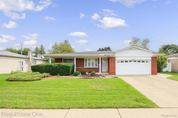 30304 AUSTIN DR, WARREN, MI 48092 - Image dd05db4b8a988b093dfe4a9736da3a36/2008772170