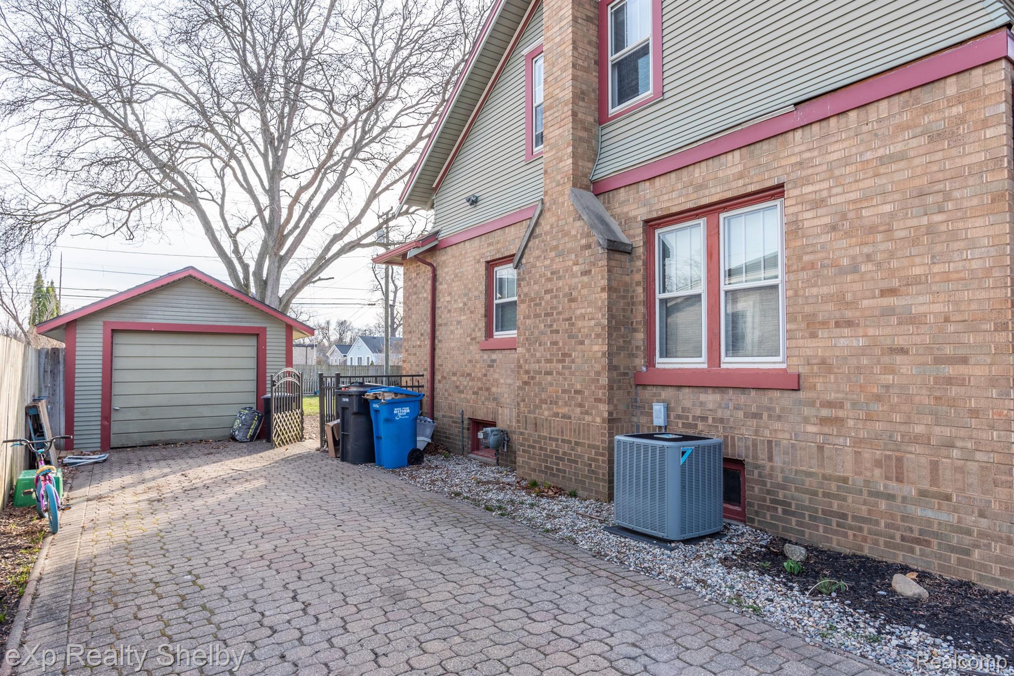 421 E Clinton Street