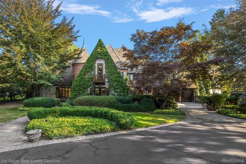 49016 Pointe Lakeview Drive Chesterfield Township MI 48047