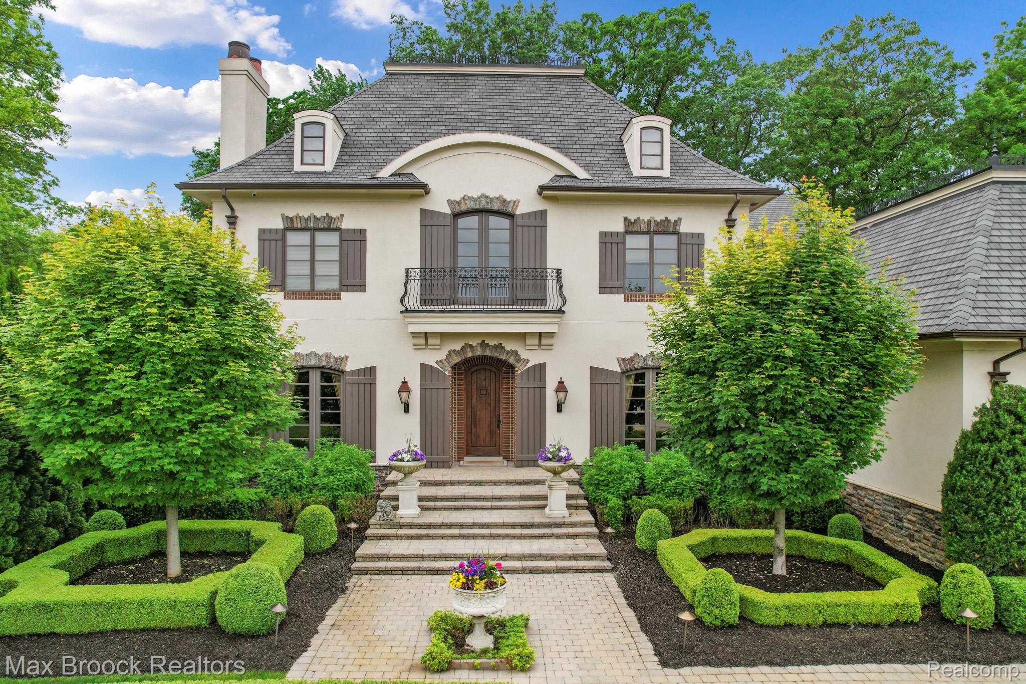 3185 Saint James Court