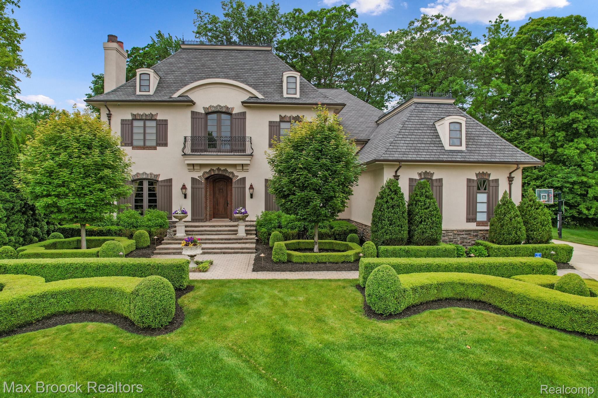 3185 Saint James Court