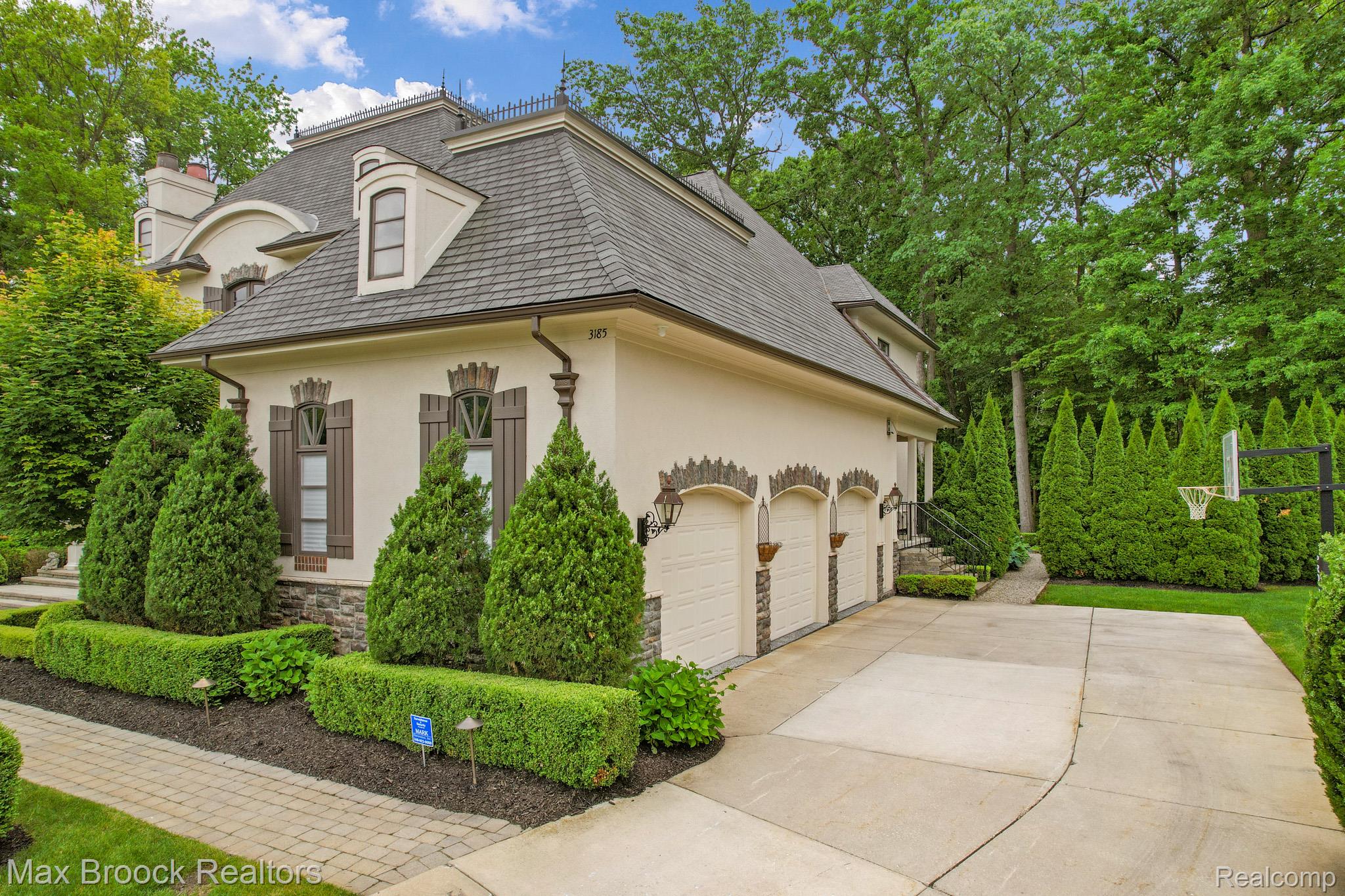 3185 Saint James Court